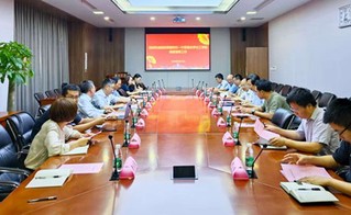 陆延青副校长调研化学化工学院